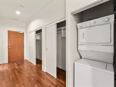 Laundry Room Photo of 1113 1333 W Georgia Street, Vancouver, BC