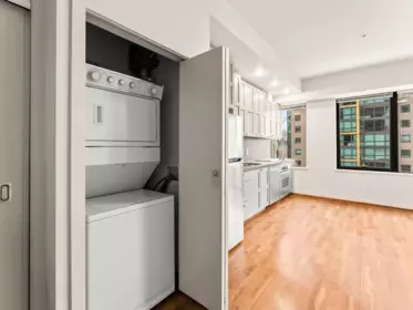 Pantry Photo of 1113 1333 W Georgia Street, Vancouver, BC