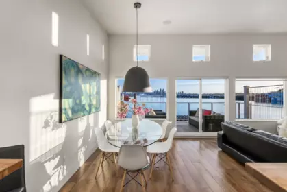 Entry Foyer Photo of FRSL17 415 W Esplanade Avenue, North Vancouver, BC