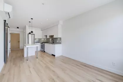 Dining Area Photo of 323 2493 Montrose Avenue, Abbotsford, BC