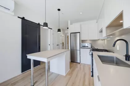 Kitchen Island Photo of 323 2493 Montrose Avenue, Abbotsford, BC