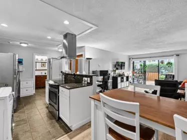 Dining Area Photo of 102 410 Agnes Street, New Westminster, BC