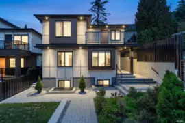 800 Montroyal Boulevard, North Vancouver, BC