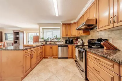 Kitchen Island Photo of 14636 18 Avenue, Surrey, BC