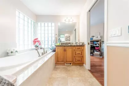 Kitchen Photo of 14636 18 Avenue, Surrey, BC
