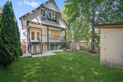 Garden / Landscaping Photo of 15554 Russell Avenue, White Rock, BC