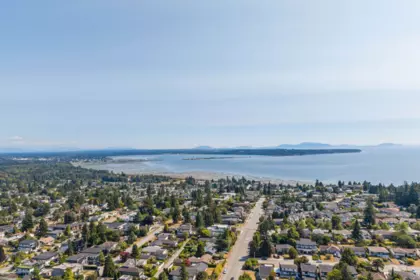 Hot Tub / Spa Photo of 15554 Russell Avenue, White Rock, BC