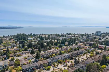 Swimming Pool Photo of 15554 Russell Avenue, White Rock, BC
