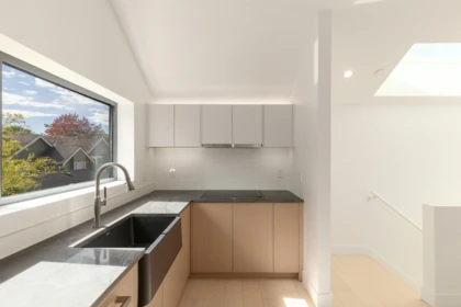 Dining Area Photo of 22 W 14th Avenue, Vancouver, BC