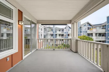 Front Yard Photo of 305 15368 16a Avenue, Surrey, BC