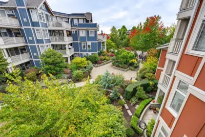 Garden / Landscaping Photo of 305 15368 16a Avenue, Surrey, BC