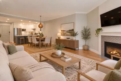 Kitchen Photo of 305 15368 16a Avenue, Surrey, BC