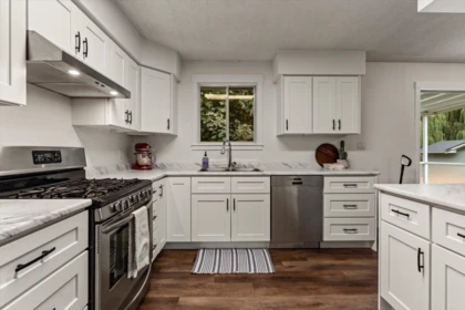 Breakfast Nook Photo of 9890 Gracemar Drive, Chilliwack, BC