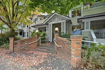 Living Room Photo of 404 1723 Frances Street, Vancouver, BC