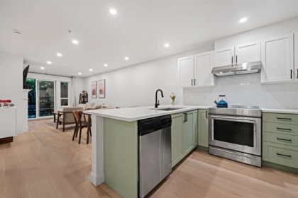 Kitchen Photo of 118 365 E 1st Street, North Vancouver, BC