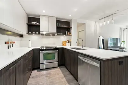 212 555 Foster Avenue, Coquitlam, BC, Coquitlam — Apartment/Condo for sale