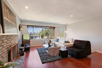 7956 Goodlad Street, Burnaby, BC, Burnaby — Half Duplex for sale