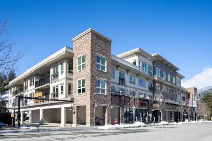 206 7445 Frontier Street, Pemberton, BC, Pemberton — Apartment/Condo for sale