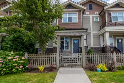 20408 84 Avenue, Langley, BC, Langley — Row House (Non-Strata) for sale