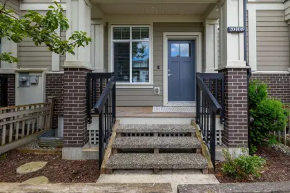 20408 84 Avenue, Langley, BC, Langley — Row House (Non-Strata) for sale