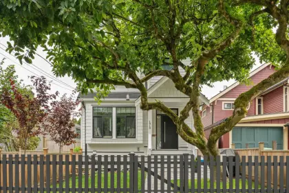 1910 E 19th Avenue, Vancouver, BC, Vancouver — Half Duplex for sale