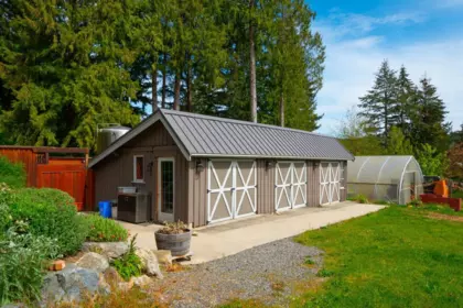 Basement Recreation Room Photo of 620 Laura Road, Bowen Island, BC