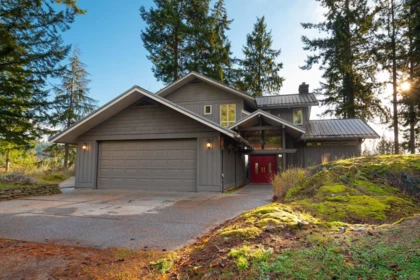 620 Laura Road, Bowen Island, BC, Bowen Island — Single Family Residence for sale