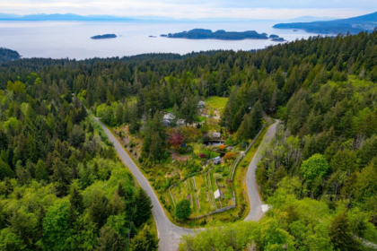 620 Laura Road, Bowen Island, BC, Bowen Island — 4 bed single family residence for sale