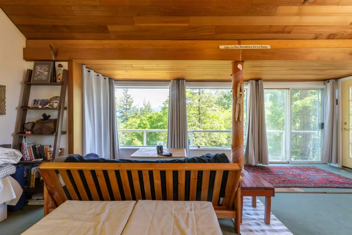 Breakfast Nook Photo of 586 Treasure Trove Road, Keats Island, BC