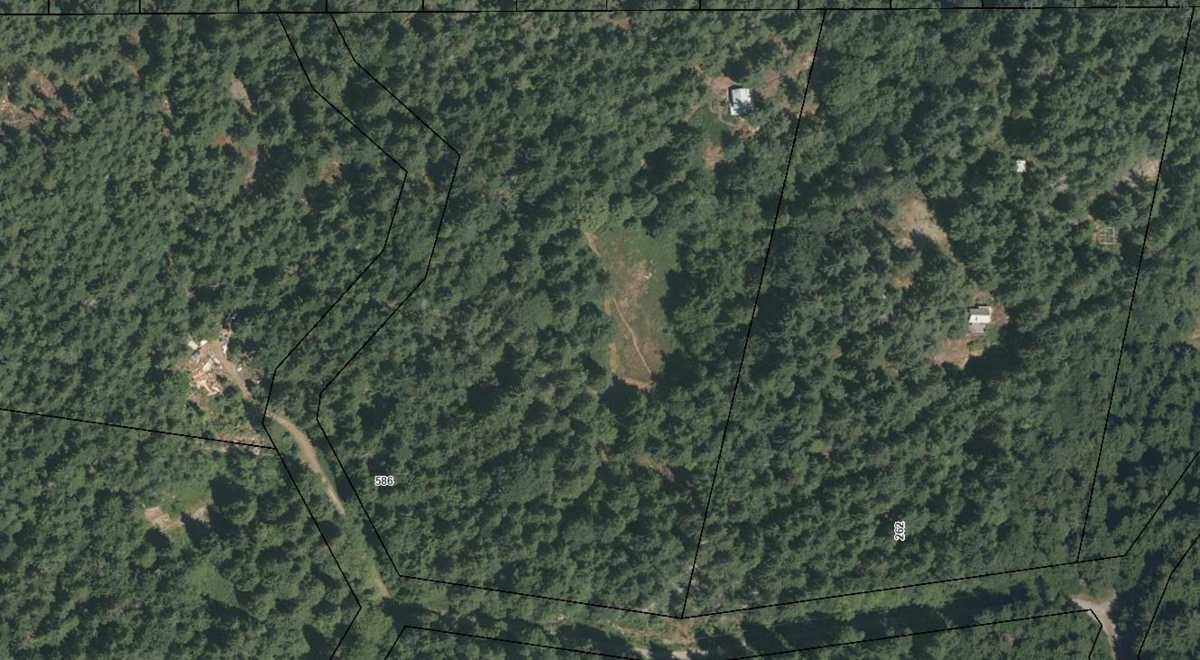 Front Yard Photo of 586 Treasure Trove Road, Keats Island, BC