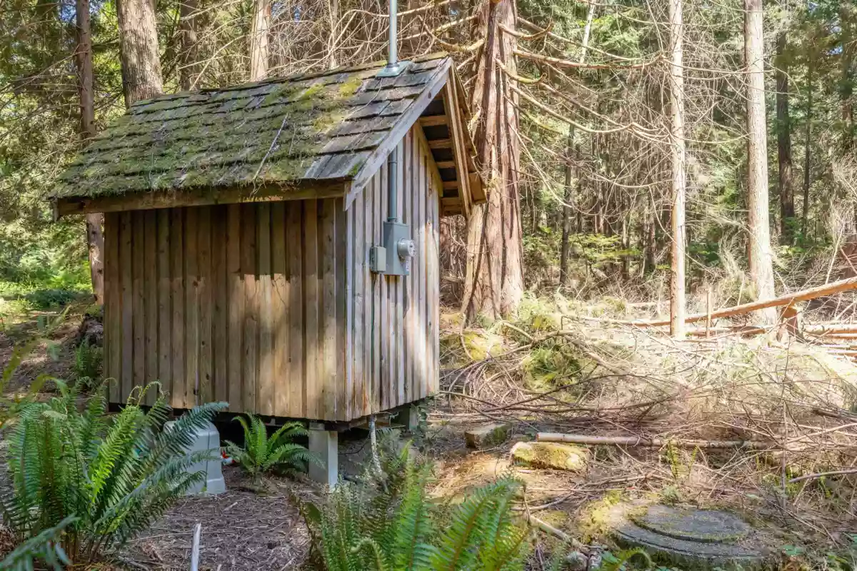 Hot Tub / Spa Photo of 586 Treasure Trove Road, Keats Island, BC