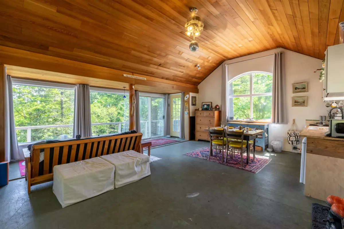 Kitchen Photo of 586 Treasure Trove Road, Keats Island, BC