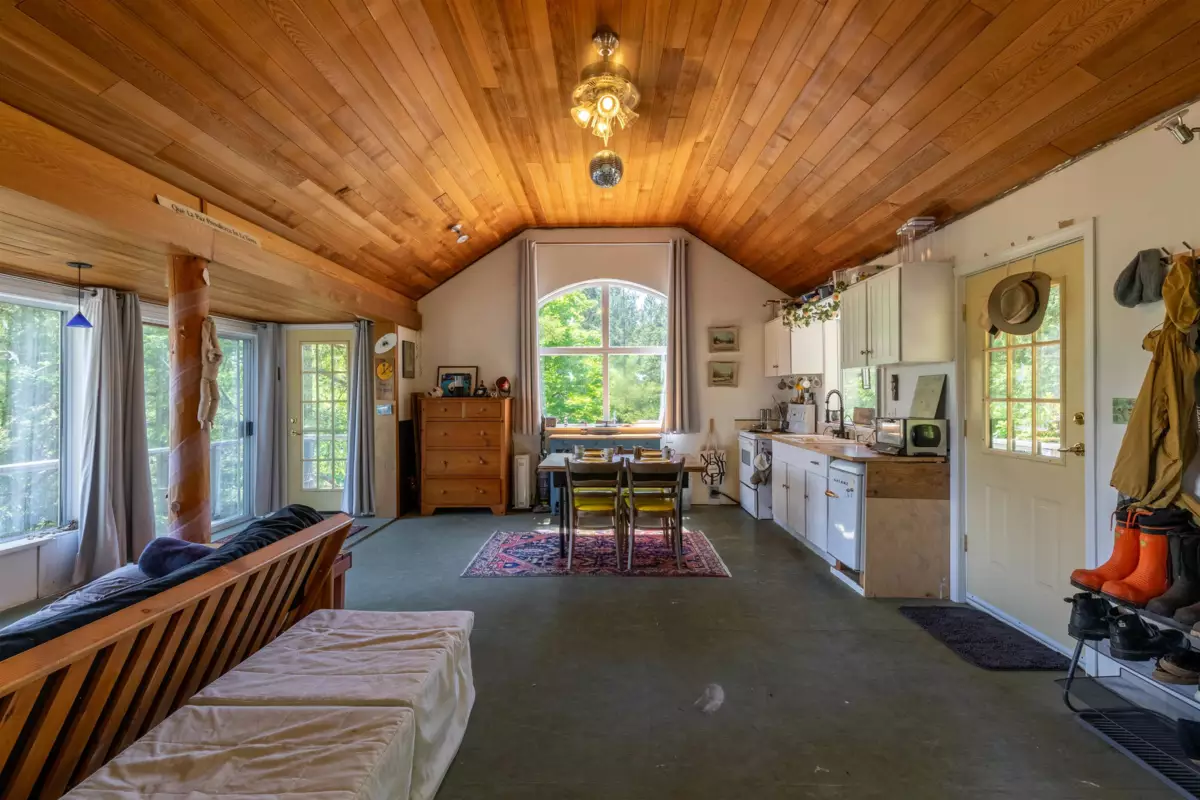 Primary Bathroom Photo of 586 Treasure Trove Road, Keats Island, BC
