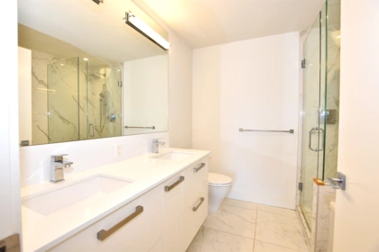 Primary Bathroom Photo of 307 5688 Willow Street, Vancouver, BC