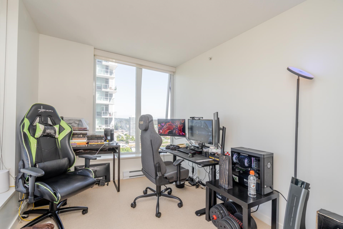 Backyard Photo of 3103 13325 102a Avenue, Surrey, BC