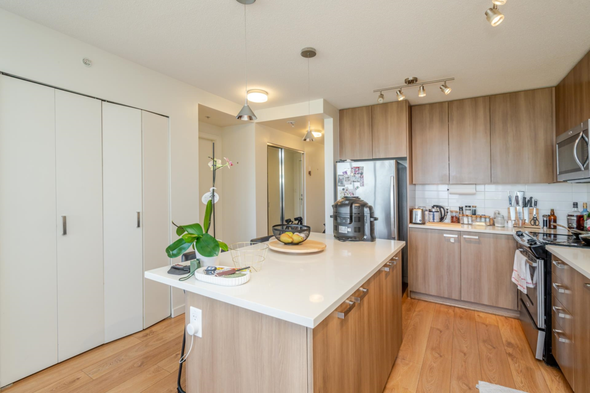 Breakfast Nook Photo of 3103 13325 102a Avenue, Surrey, BC