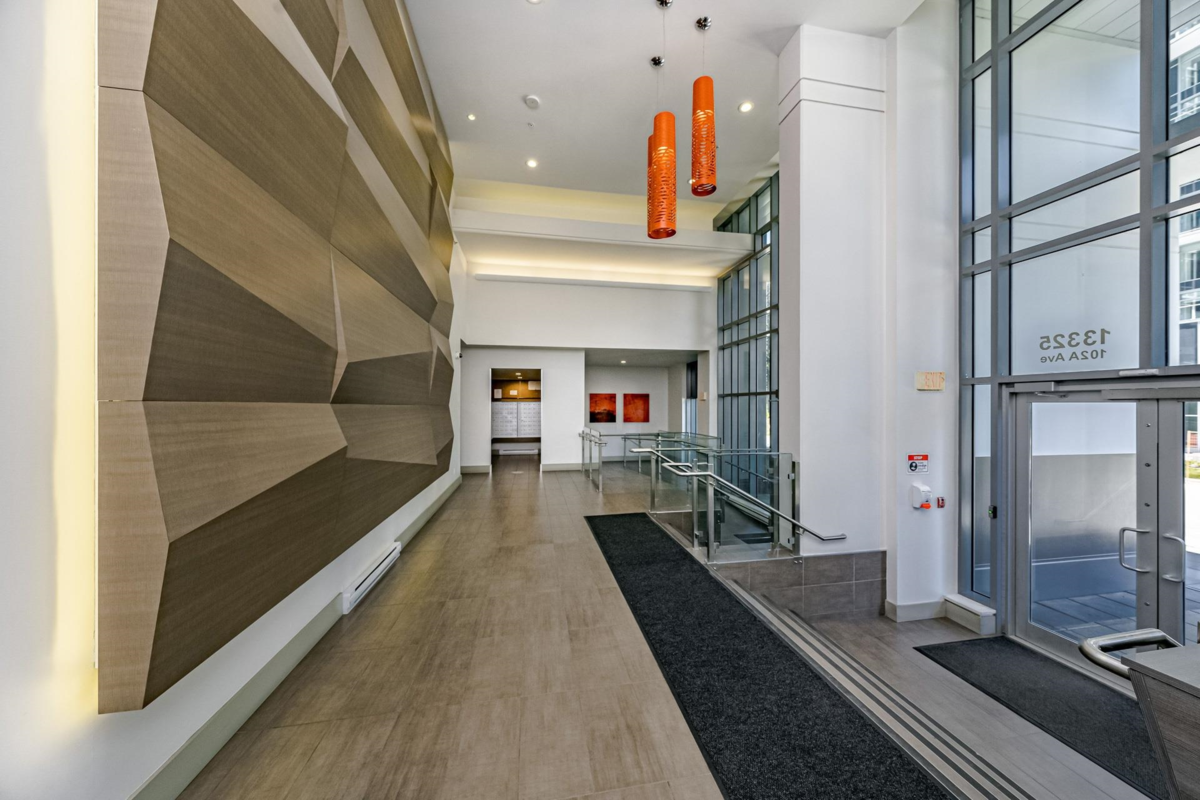 Dining Area Photo of 3103 13325 102a Avenue, Surrey, BC