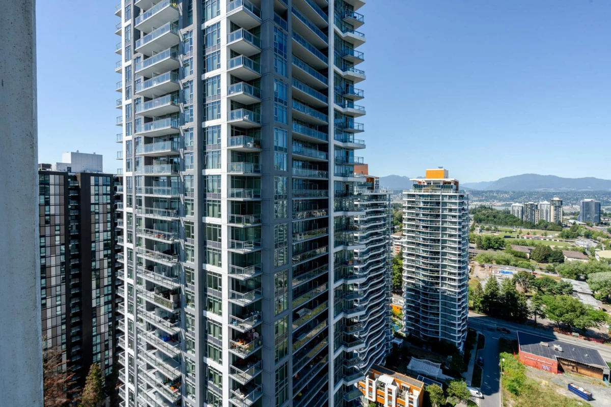 Entry Foyer Photo of 3103 13325 102a Avenue, Surrey, BC