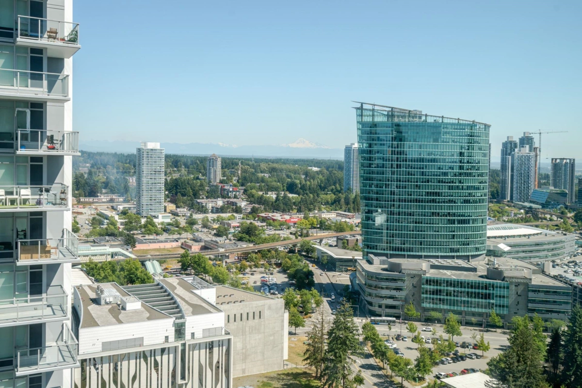 Front Yard Photo of 3103 13325 102a Avenue, Surrey, BC