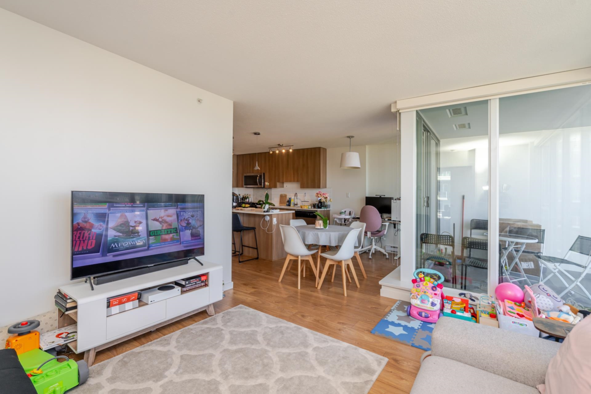 Guest Bathroom Photo of 3103 13325 102a Avenue, Surrey, BC