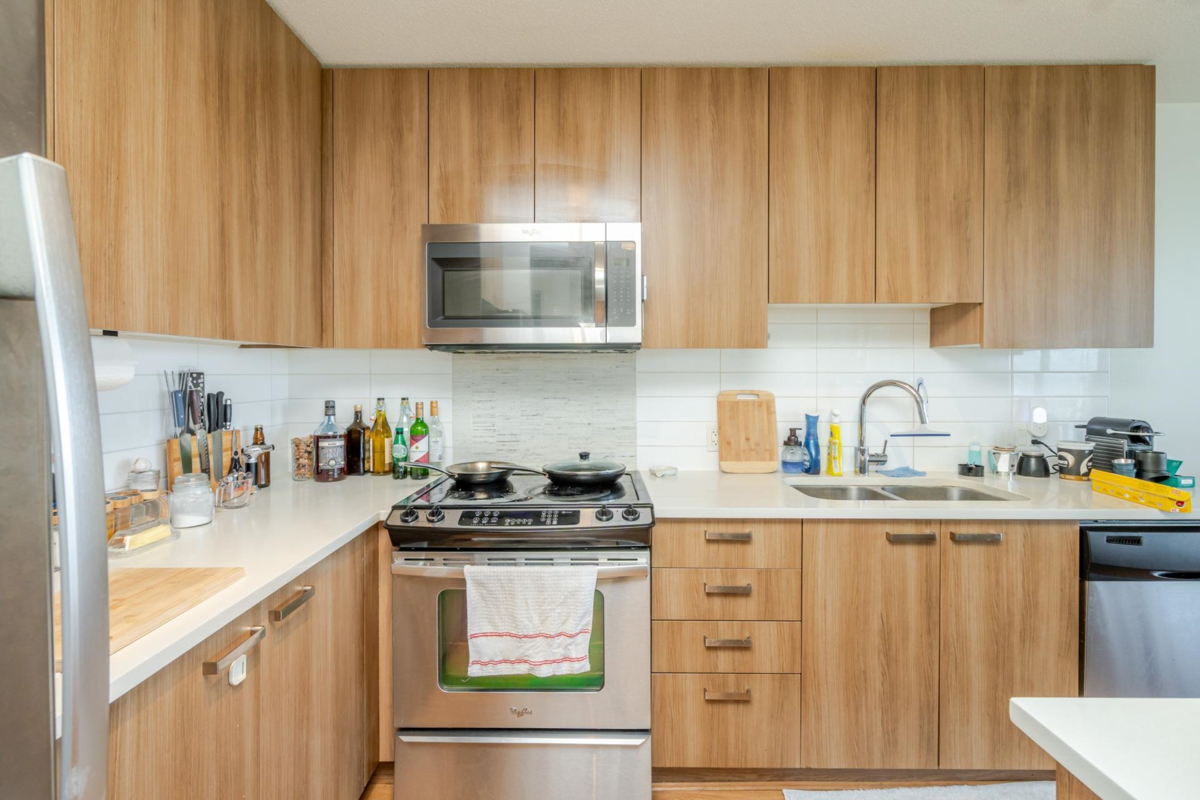 Kitchen Island Photo of 3103 13325 102a Avenue, Surrey, BC