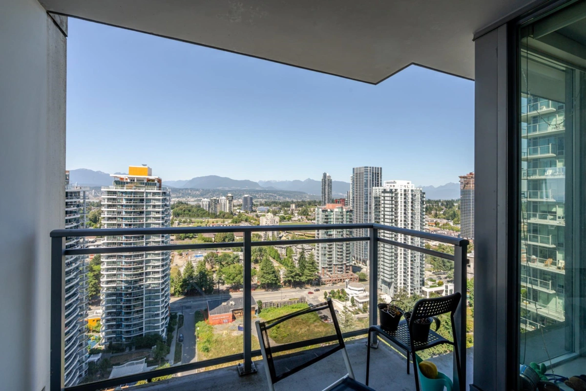 Laundry Room Photo of 3103 13325 102a Avenue, Surrey, BC