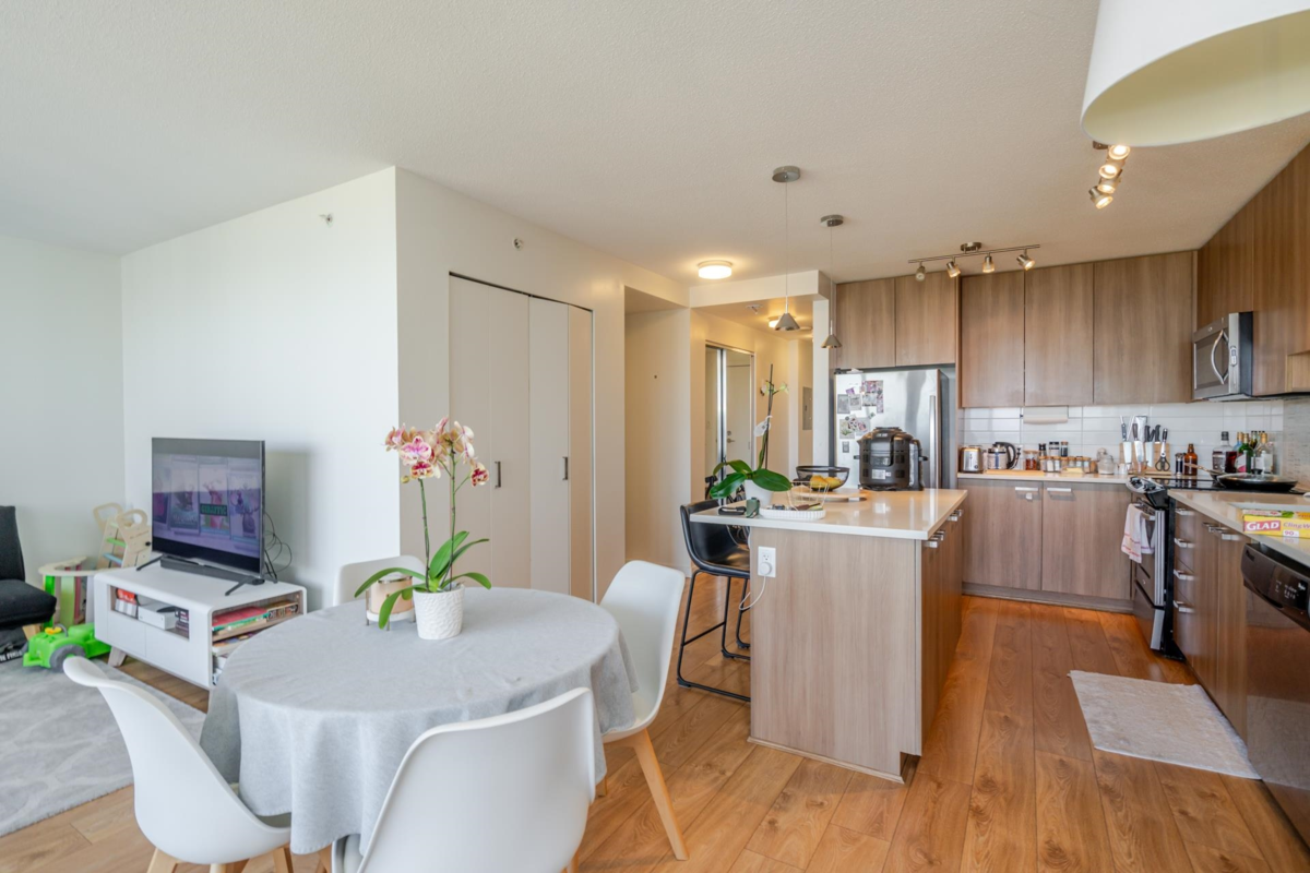 Loft / Bonus Room Photo of 3103 13325 102a Avenue, Surrey, BC