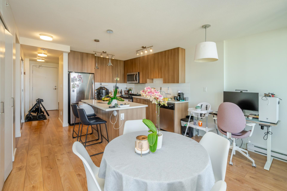 Office / Den Photo of 3103 13325 102a Avenue, Surrey, BC