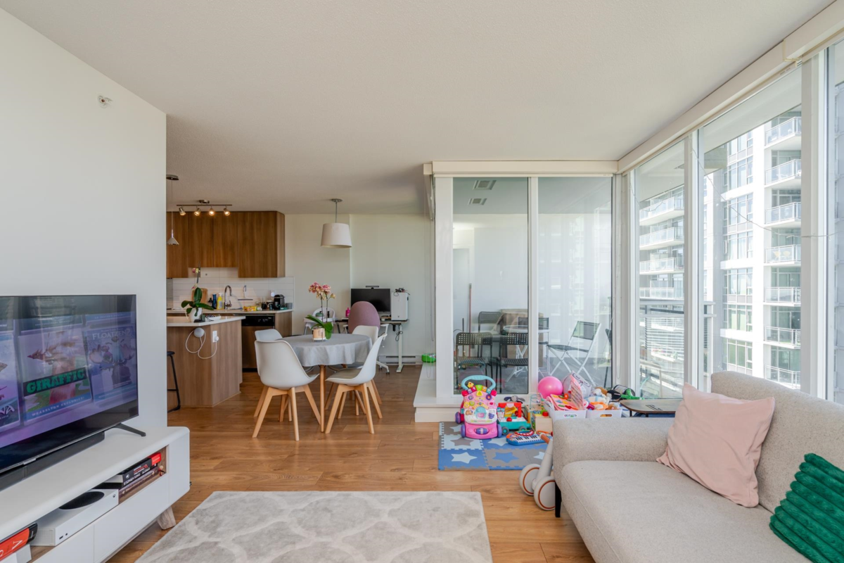 Powder Room Photo of 3103 13325 102a Avenue, Surrey, BC