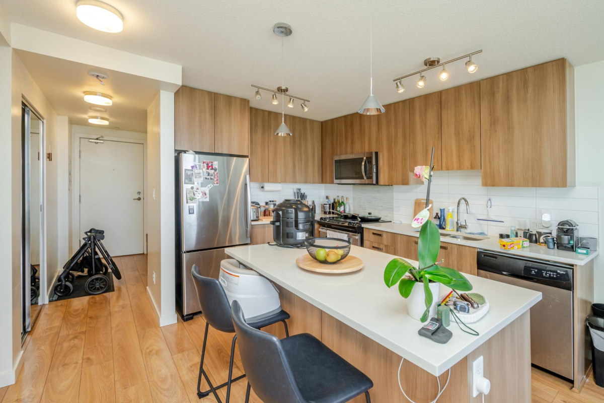 Primary Bathroom Photo of 3103 13325 102a Avenue, Surrey, BC