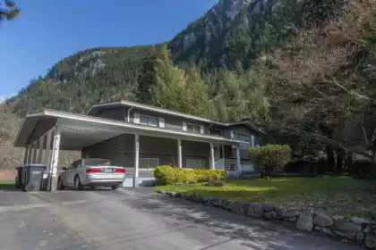 2041 Spruce Drive, Squamish, BC, Squamish — Single Family Residence for sale