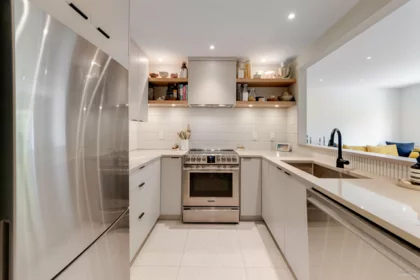 401 6742 Station Hill Court, Burnaby, BC, Burnaby — Apartment/Condo for sale