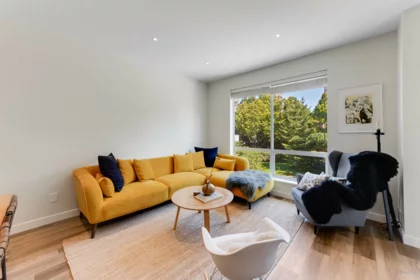 401 6742 Station Hill Court, Burnaby, BC, Burnaby — Apartment/Condo for sale