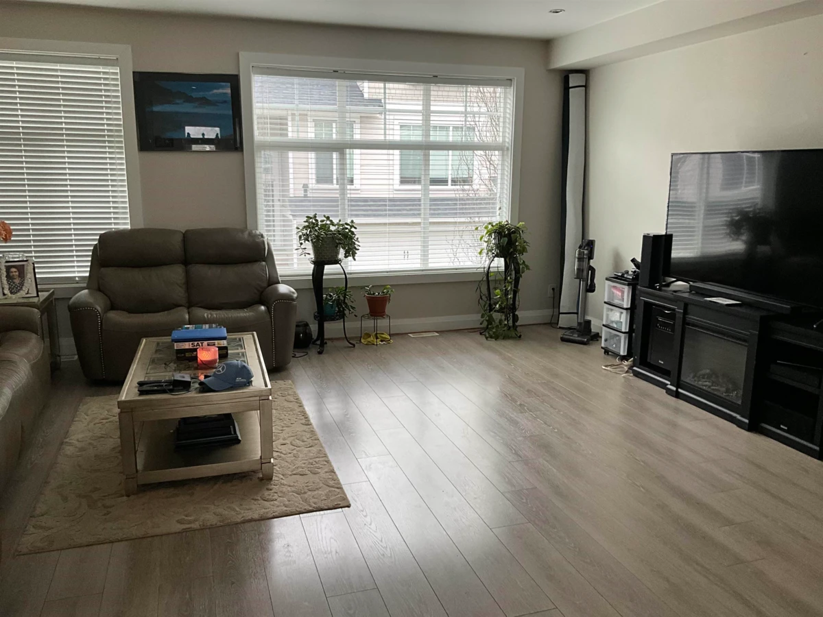 Family Room Photo of 18 19938 70 Avenue, Langley, BC